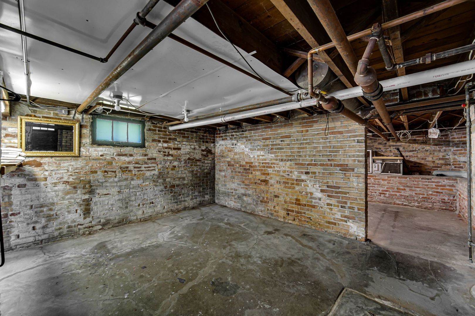 715 N County Street Property Photo 17