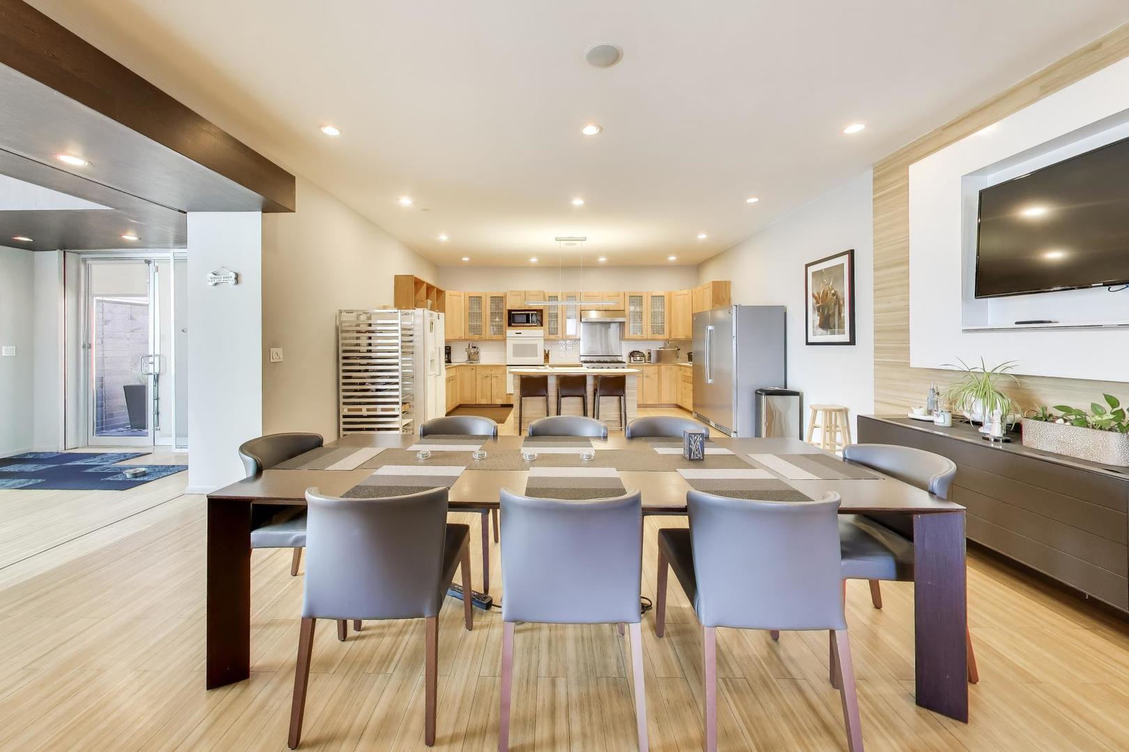 614 N Ashland Avenue Property Photo 8