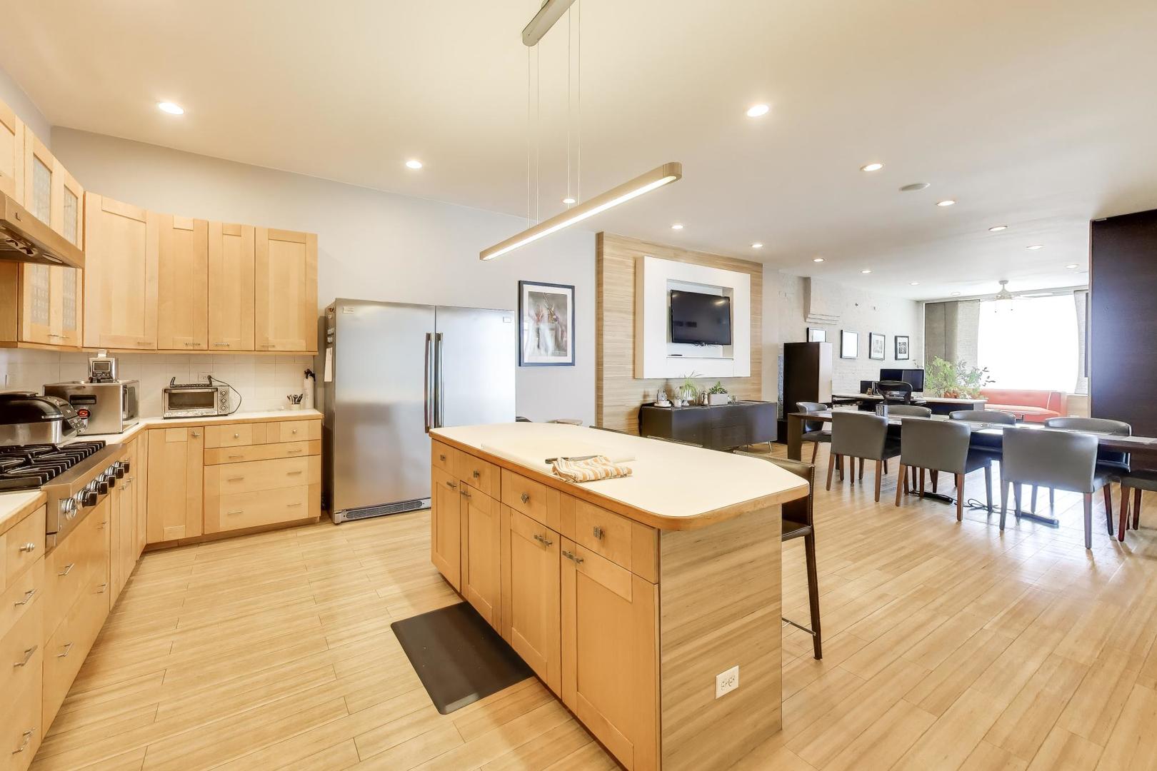 614 N Ashland Avenue Property Photo 11