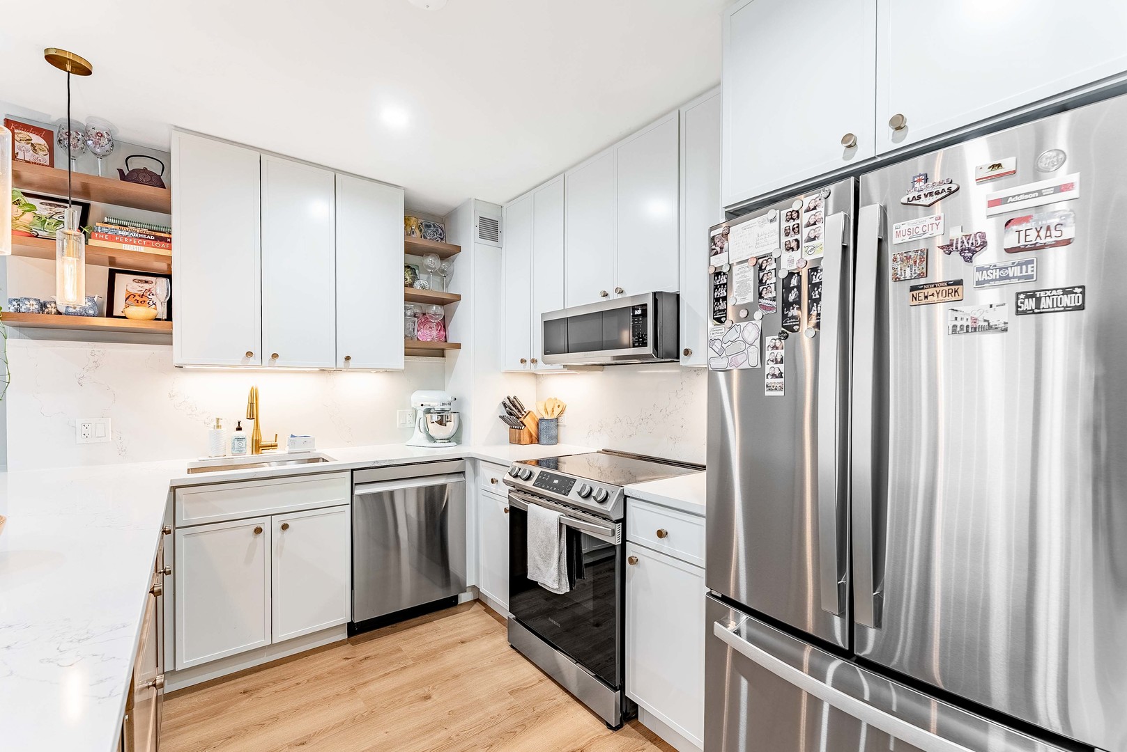 3600 N Lake Shore Drive 907 Property Photo 11