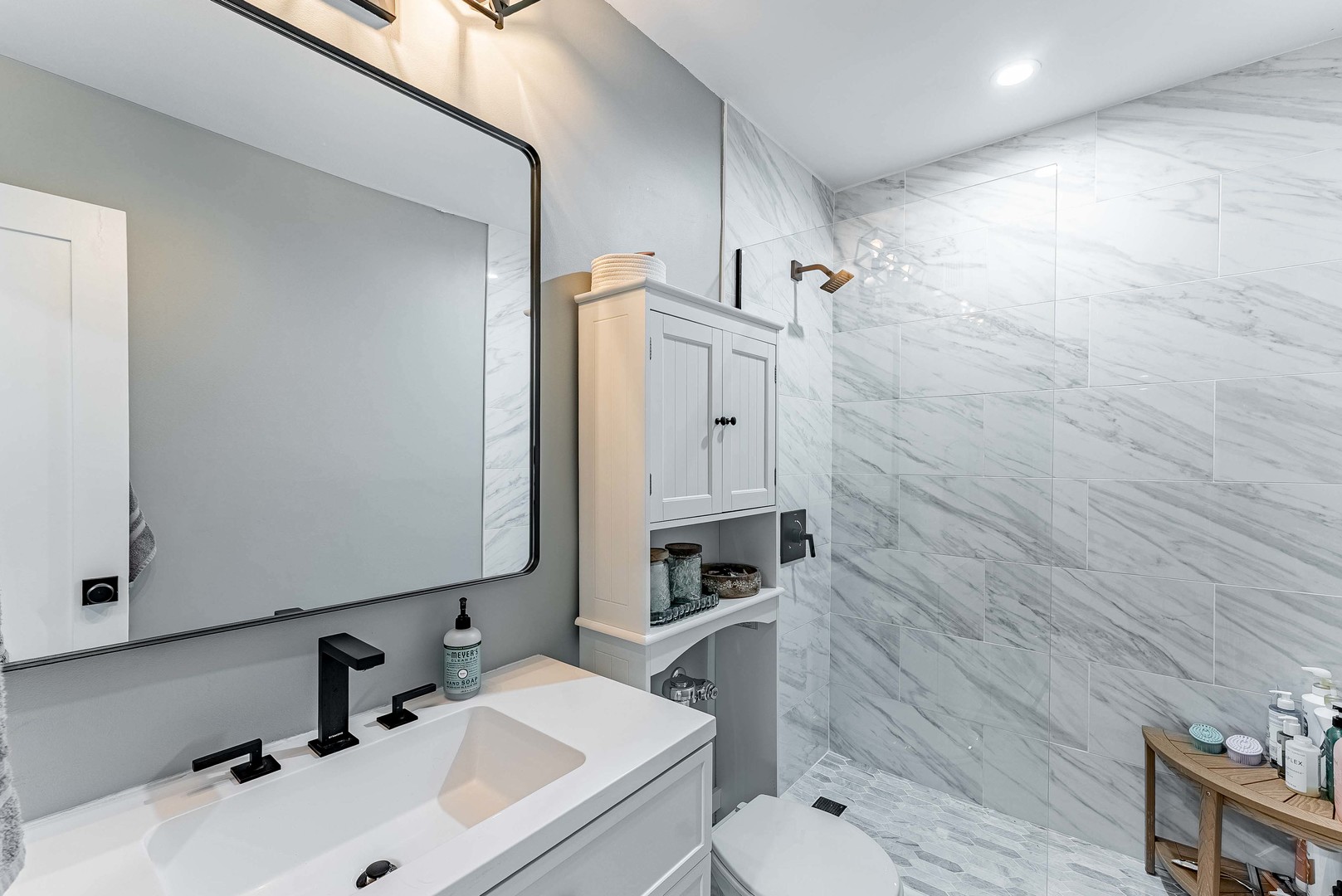 3600 N Lake Shore Drive 907 Property Photo 14