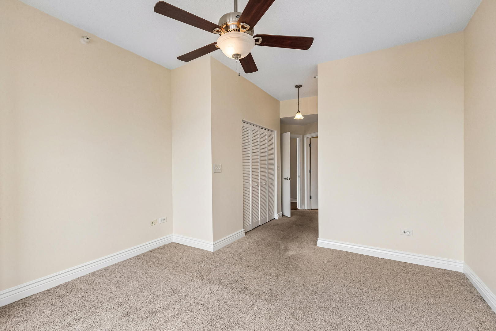 1717 S Prairie Avenue 2206 Property Photo 34