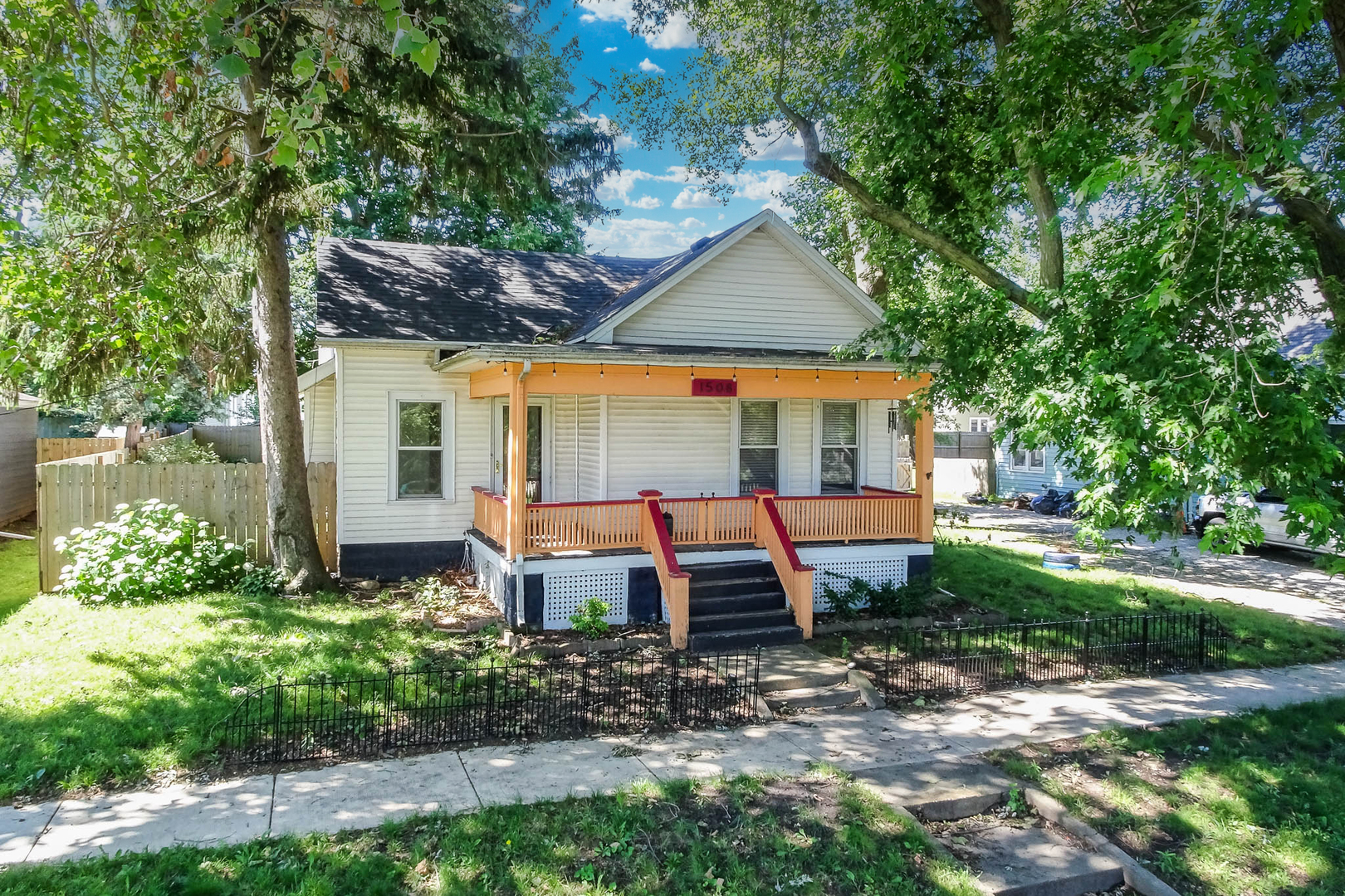1508 W Chestnut Street Property Photo 1