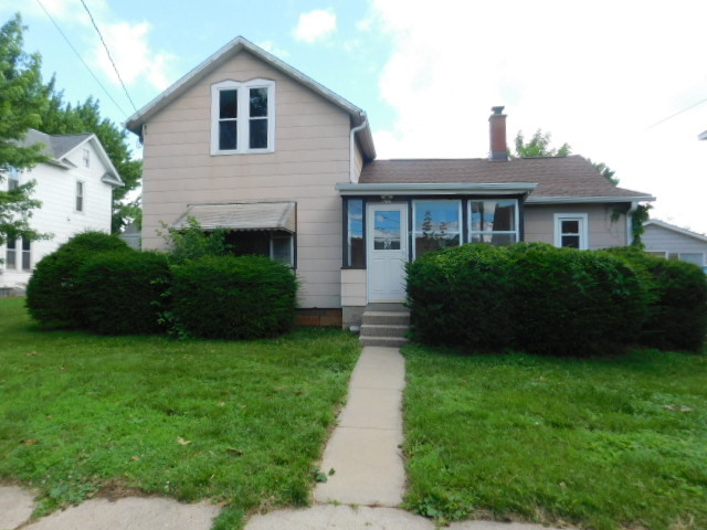 302 E Park Street Property Photo 1