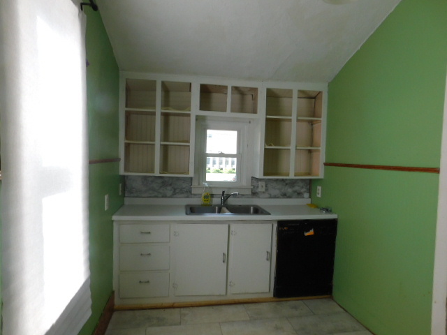 302 E Park Street Property Photo 8