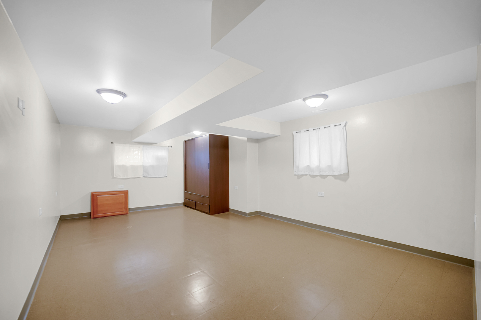 8233 S Langley Avenue G Property Photo 4