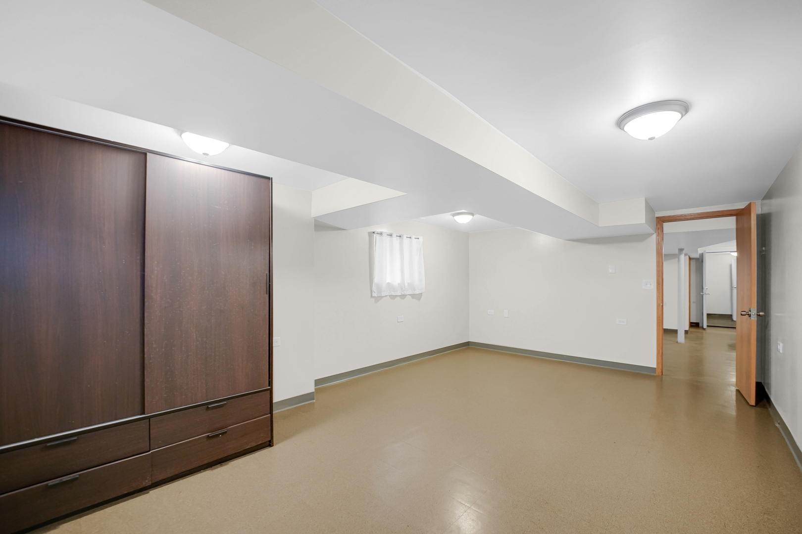 8233 S Langley Avenue G Property Photo 5