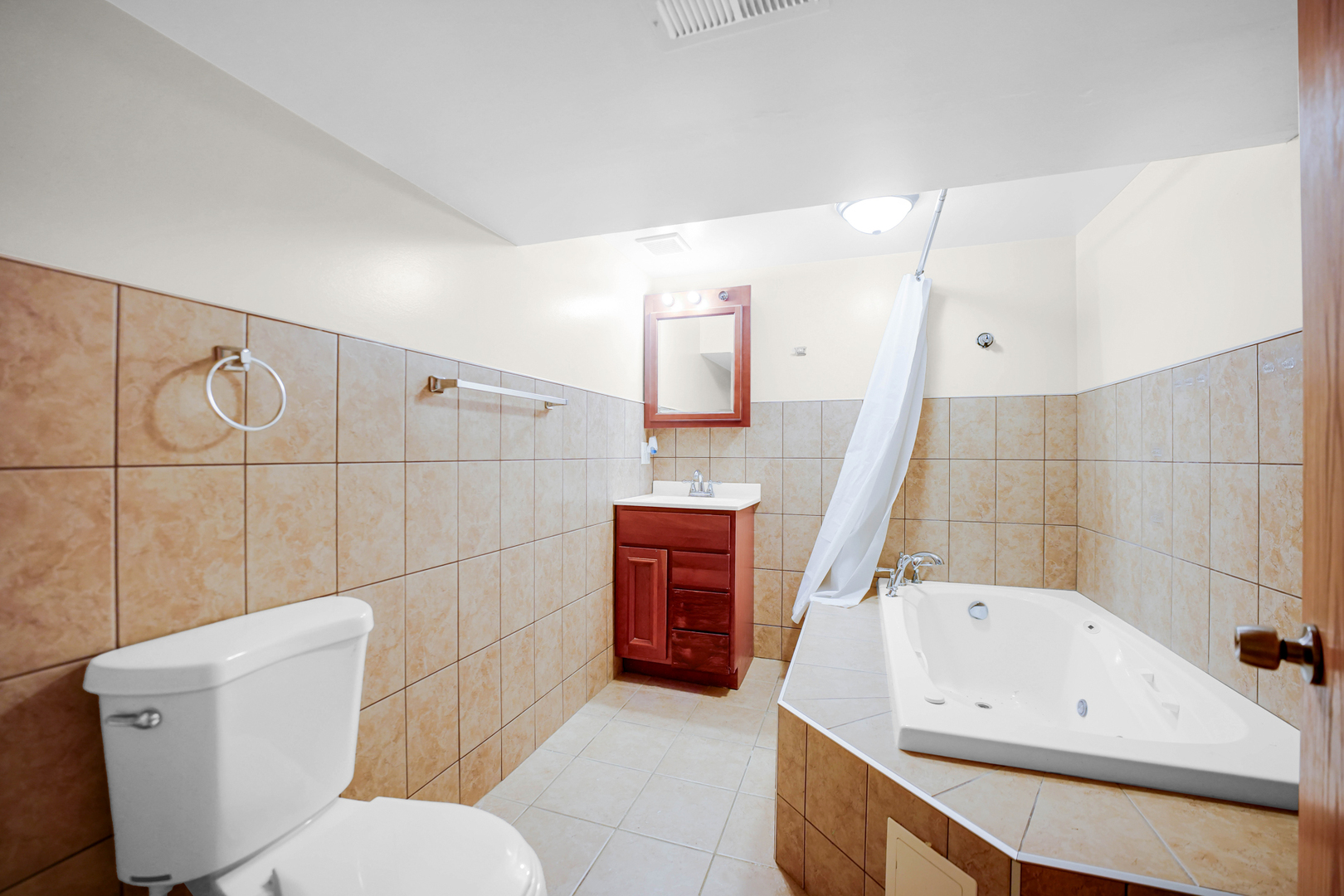 8233 S Langley Avenue G Property Photo 11