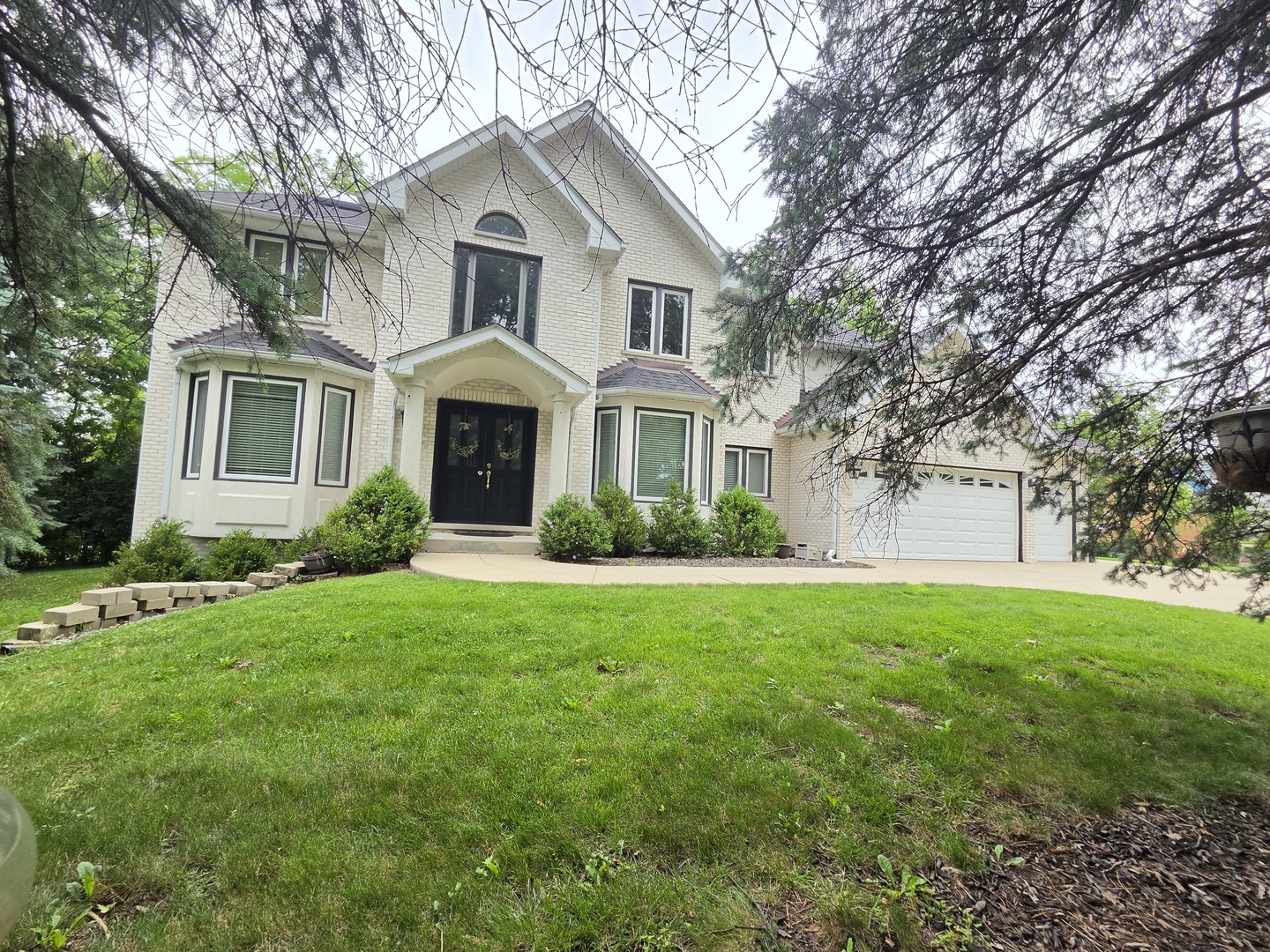 16w374 94th Street Property Photo 2