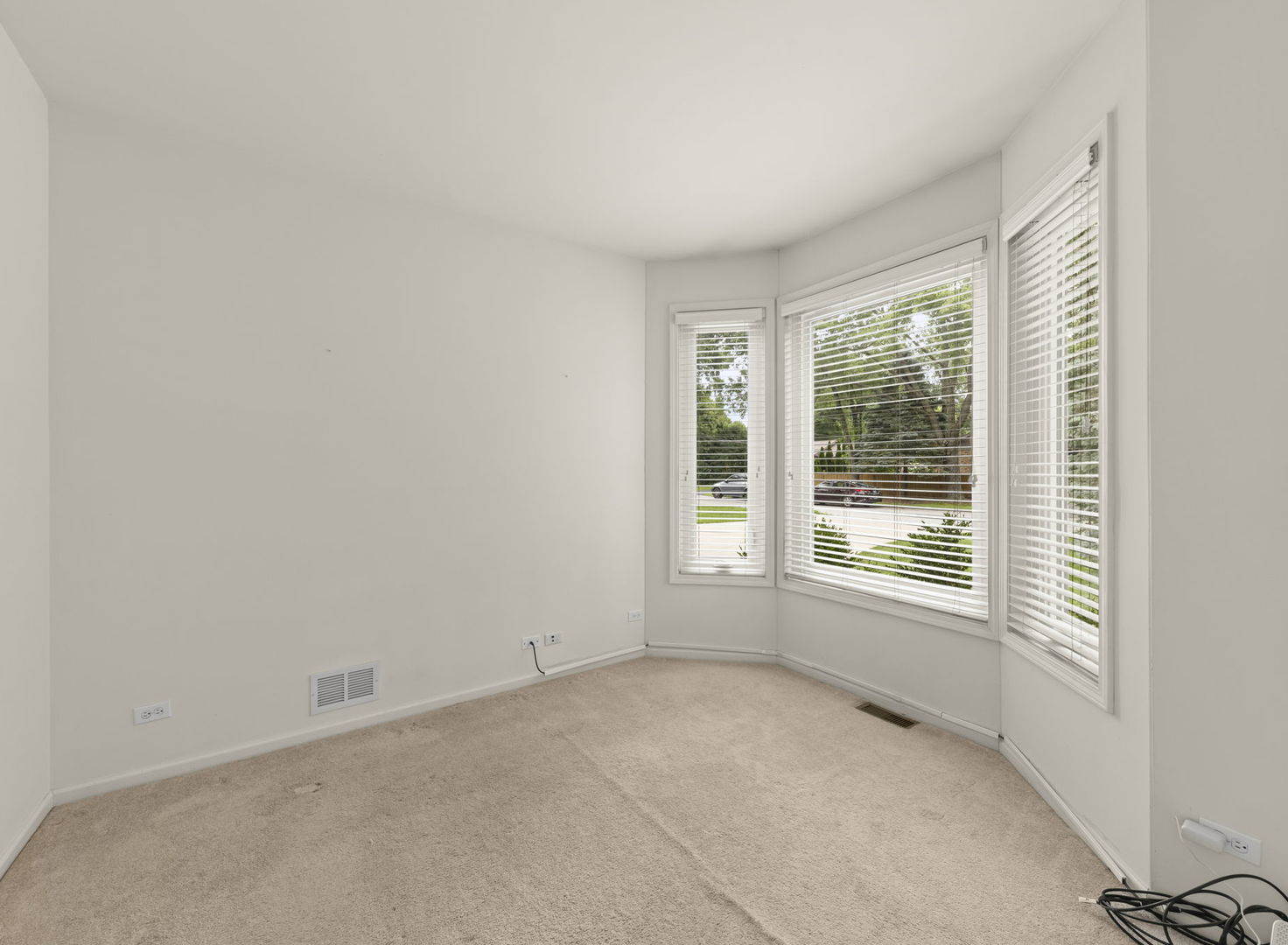 16w374 94th Street Property Photo 6