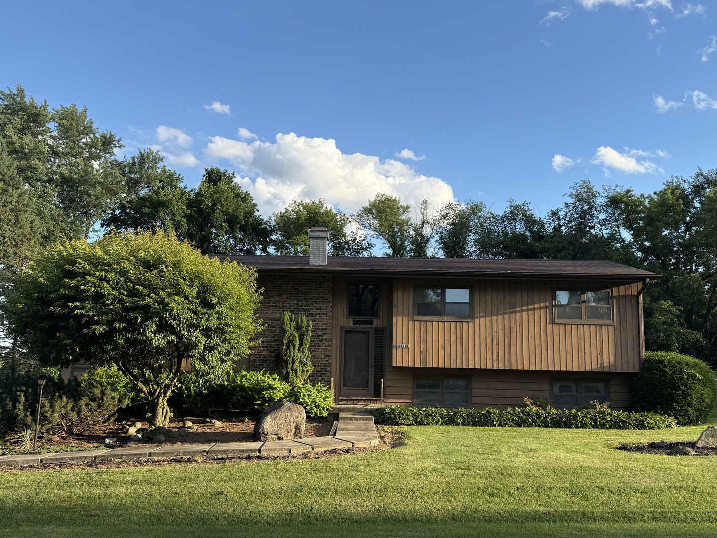 32w717 Hecker Drive Property Photo 1
