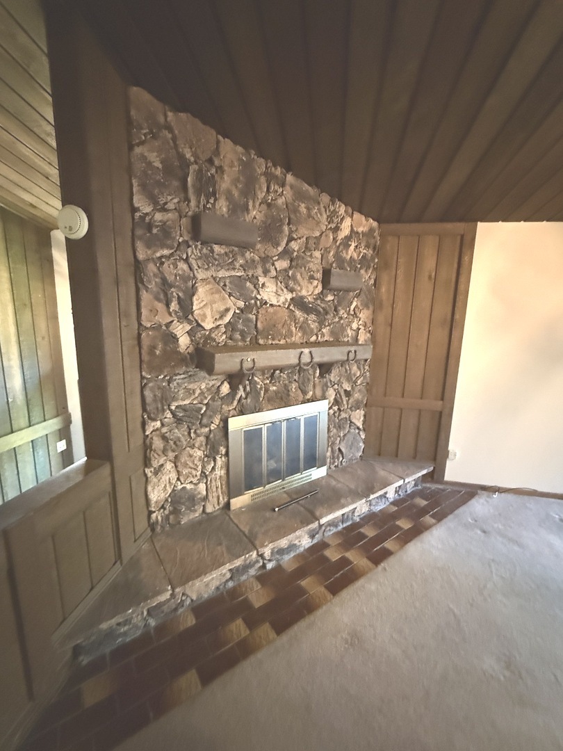 32w717 Hecker Drive Property Photo 3