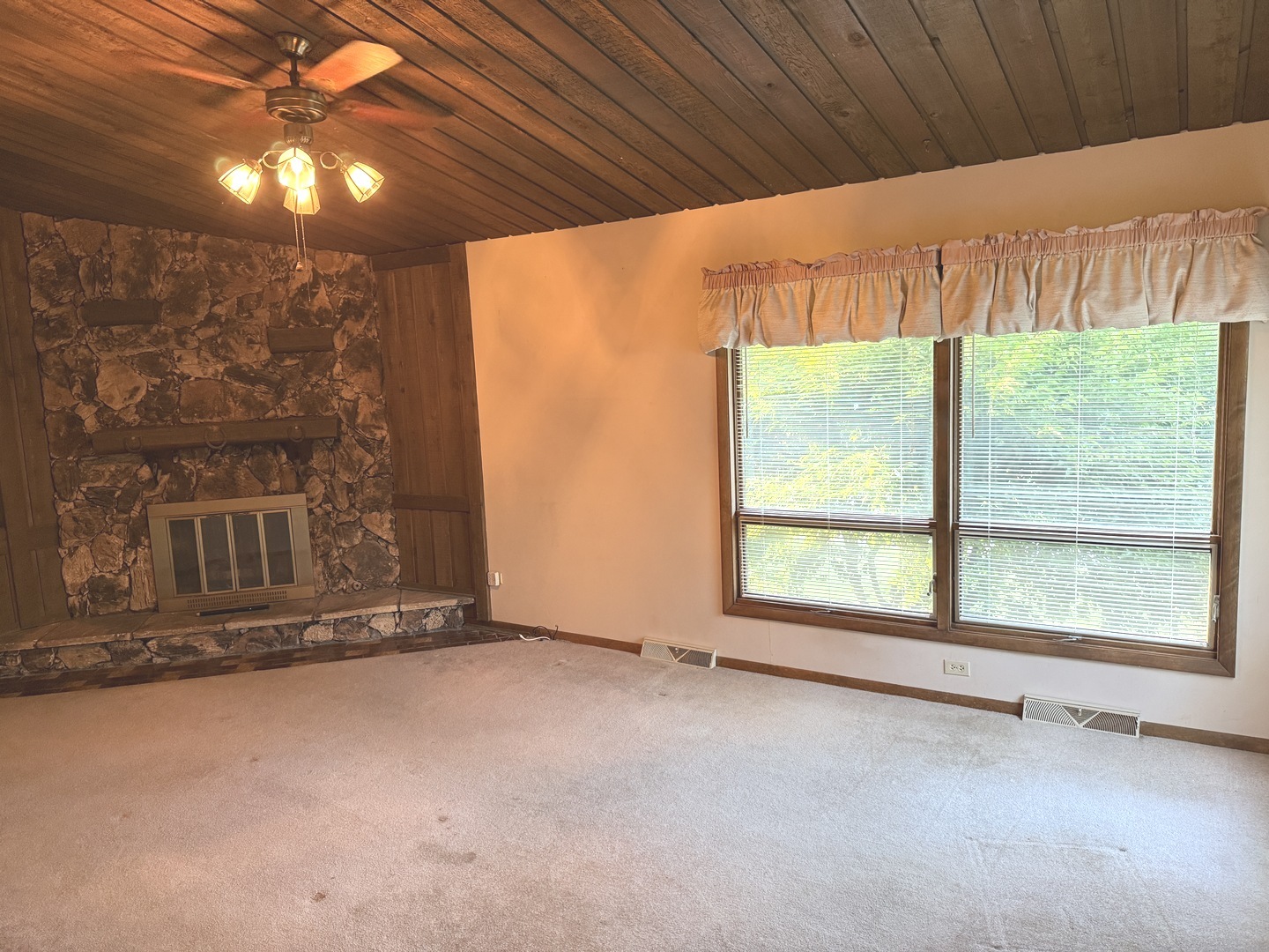 32w717 Hecker Drive Property Photo 4