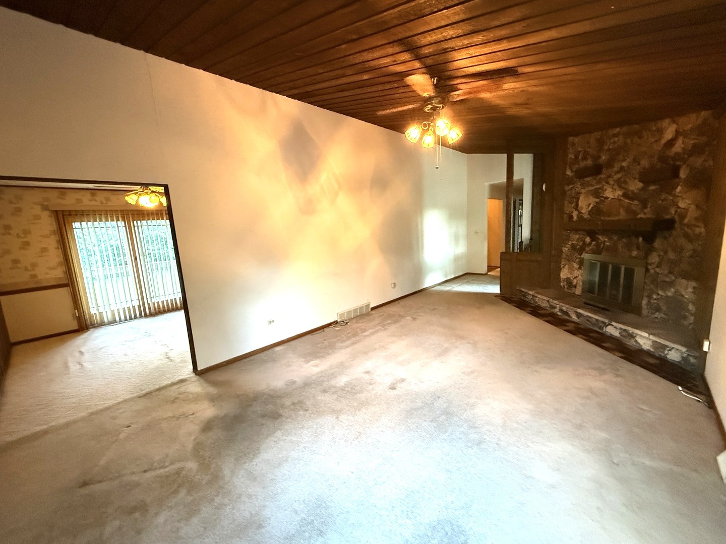 32w717 Hecker Drive Property Photo 5