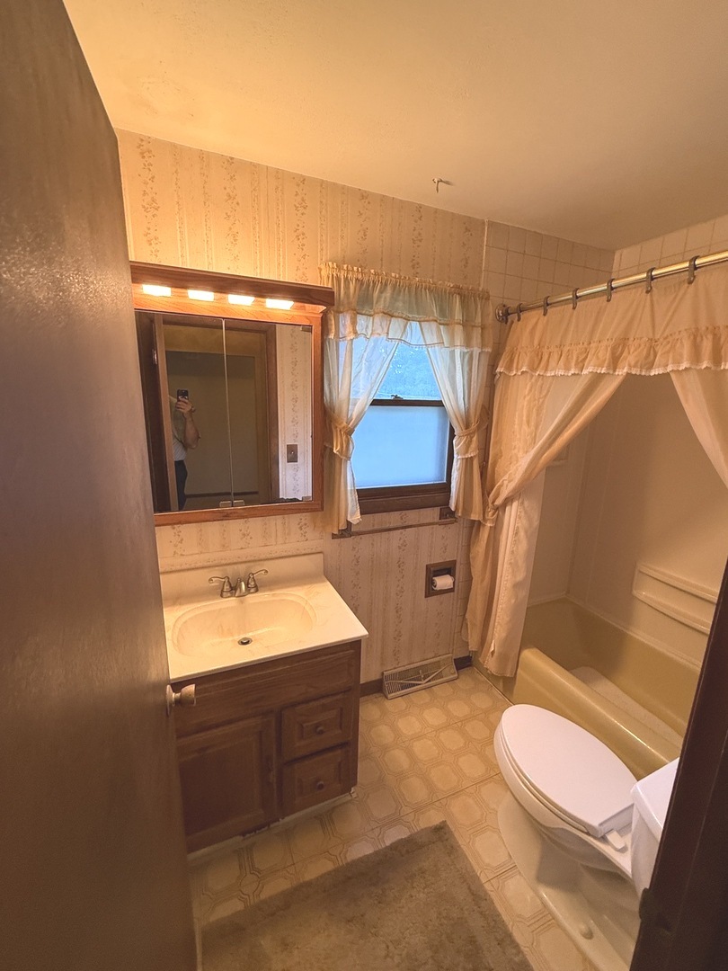 32w717 Hecker Drive Property Photo 10