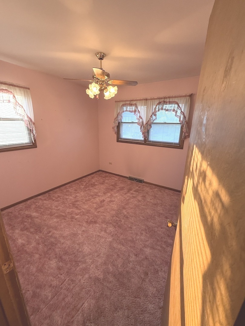 32w717 Hecker Drive Property Photo 13