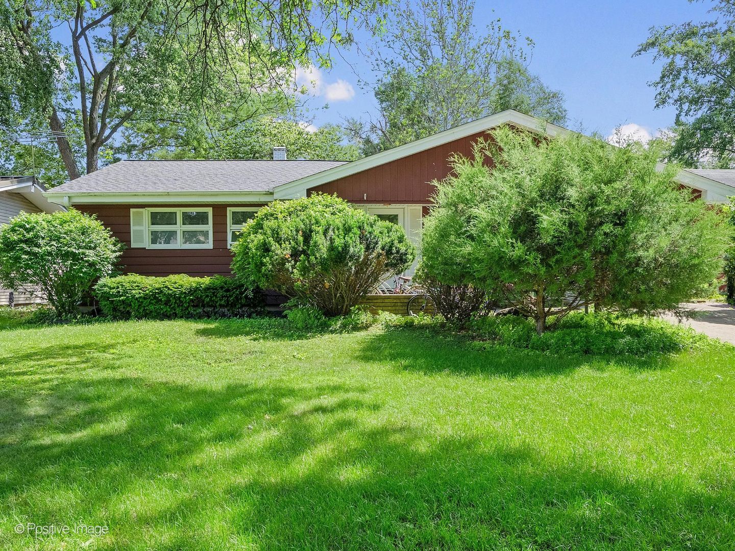 1912 E Willow Avenue Property Photo 1