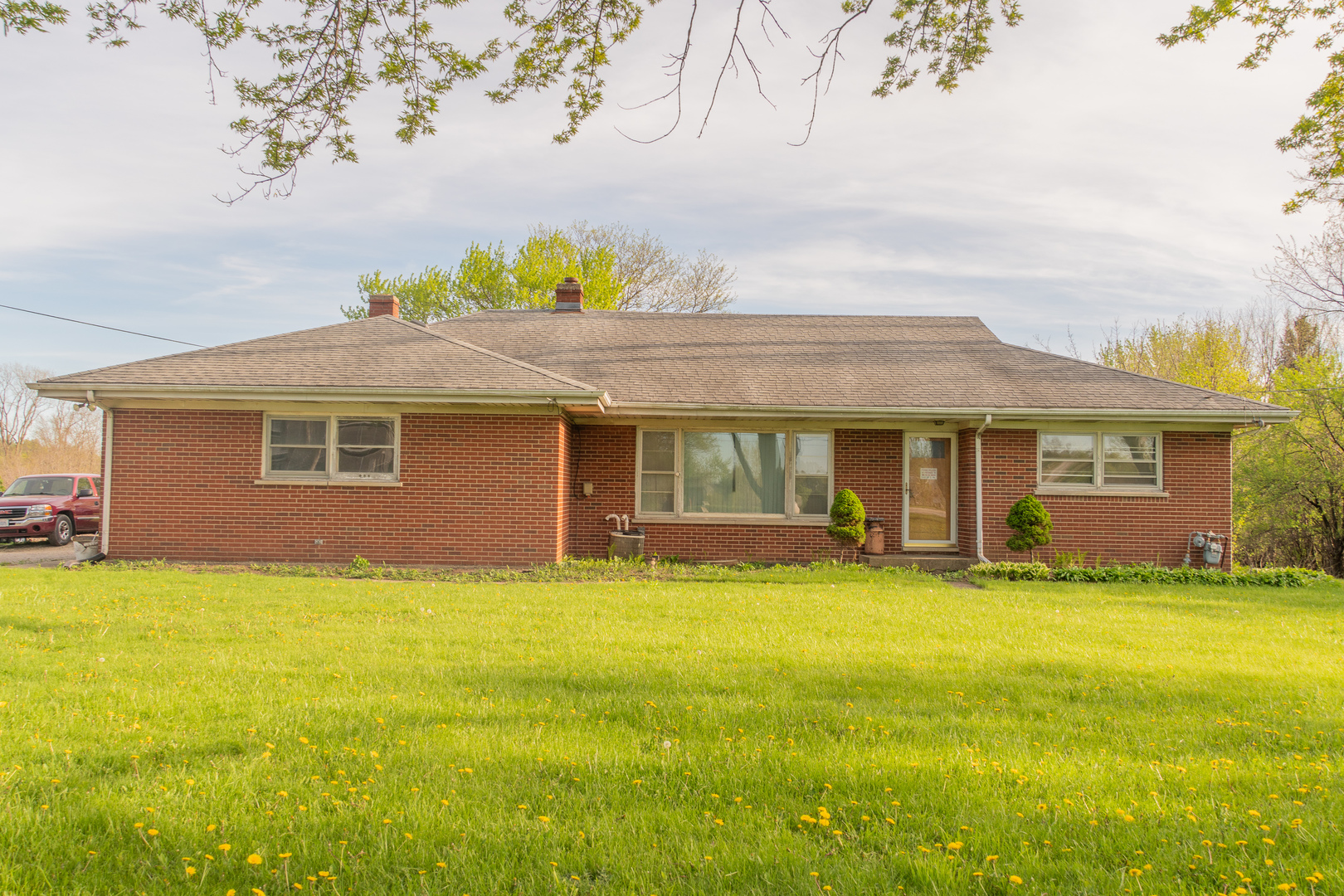 21472 W Il Route 22 Property Photo 1