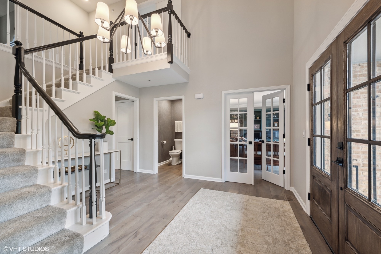 6243 Pine Tree Drive Property Photo 3