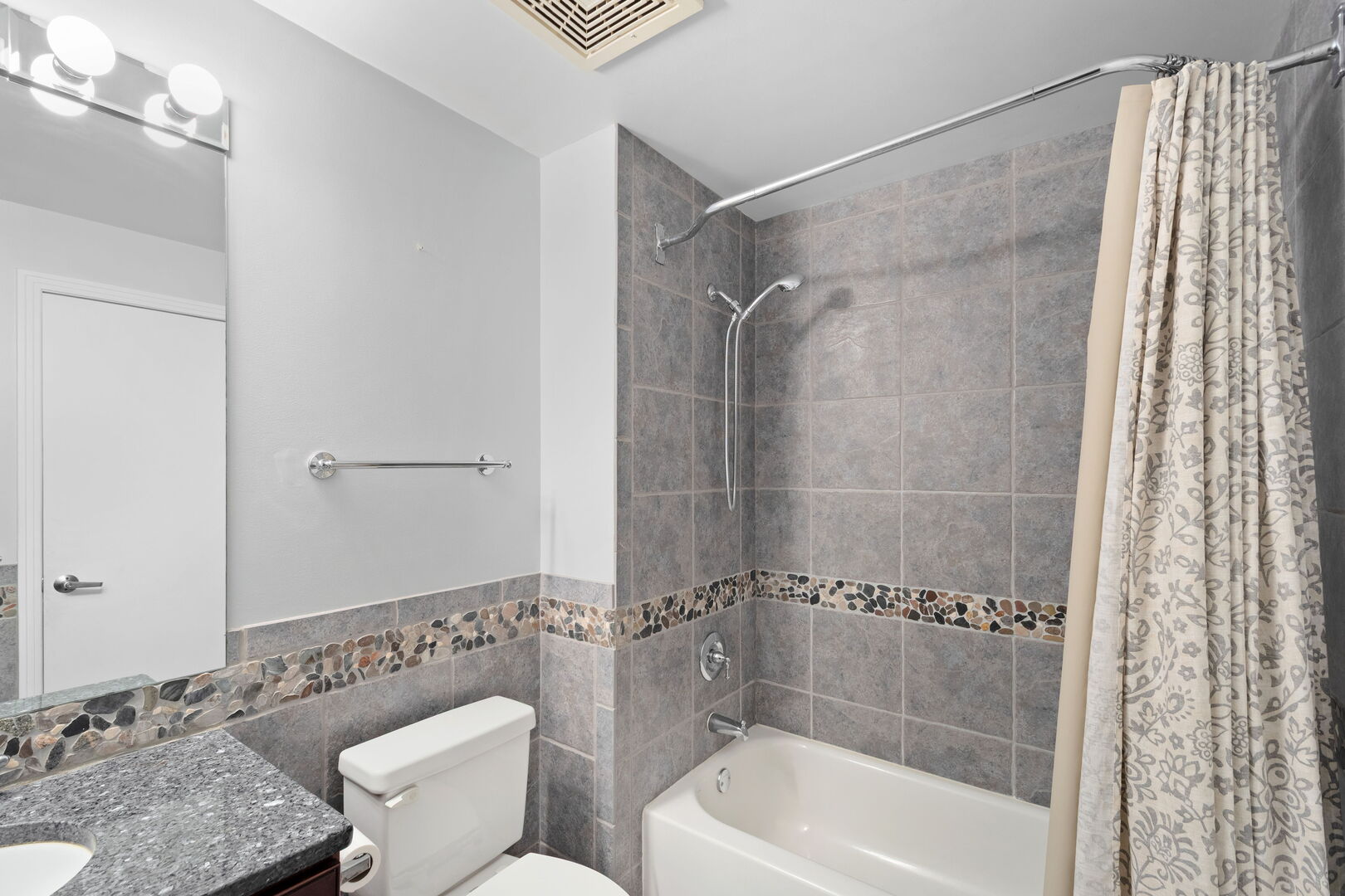811 W 15th Place 502 Property Photo 12
