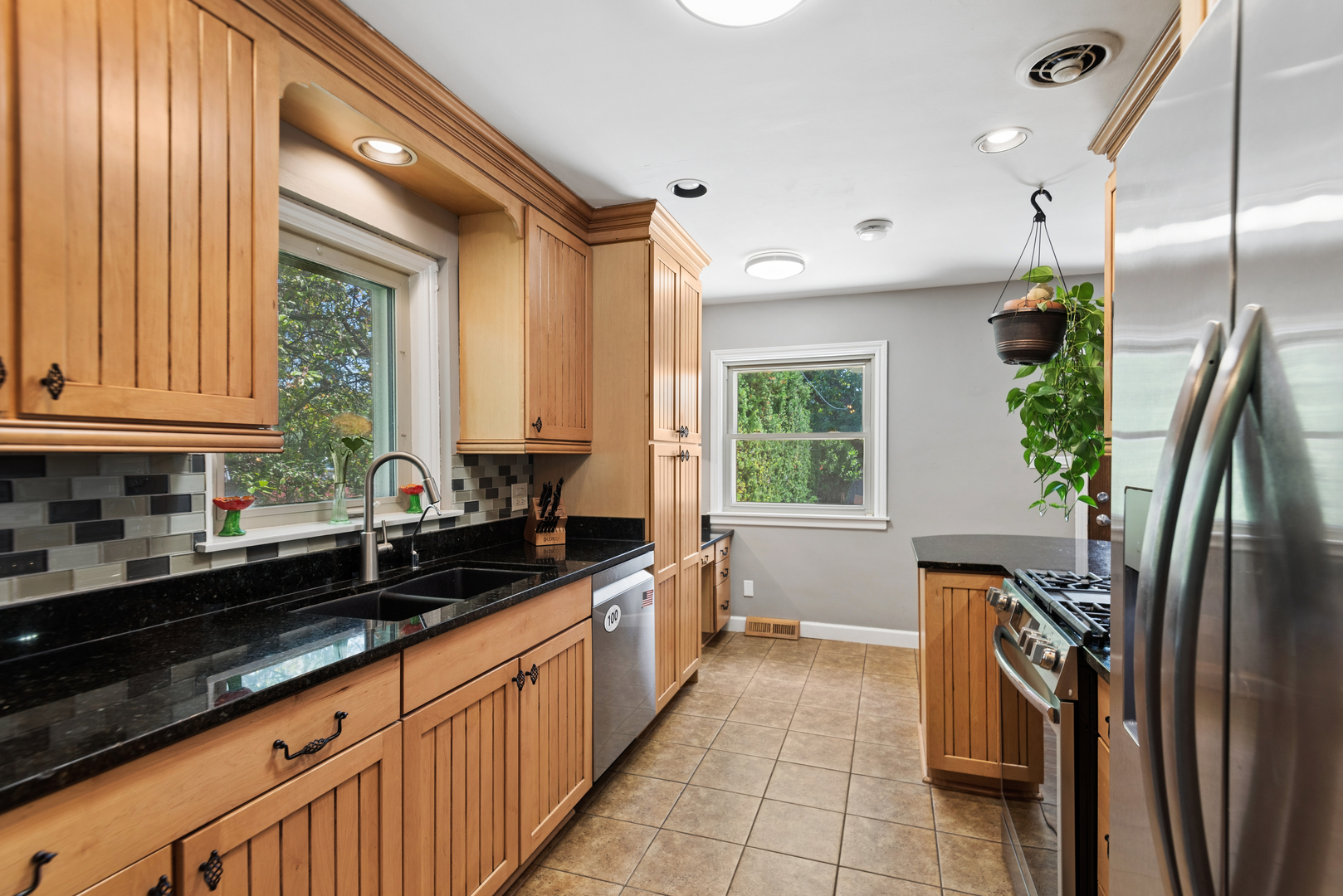 1901 Newton Avenue Property Photo 7