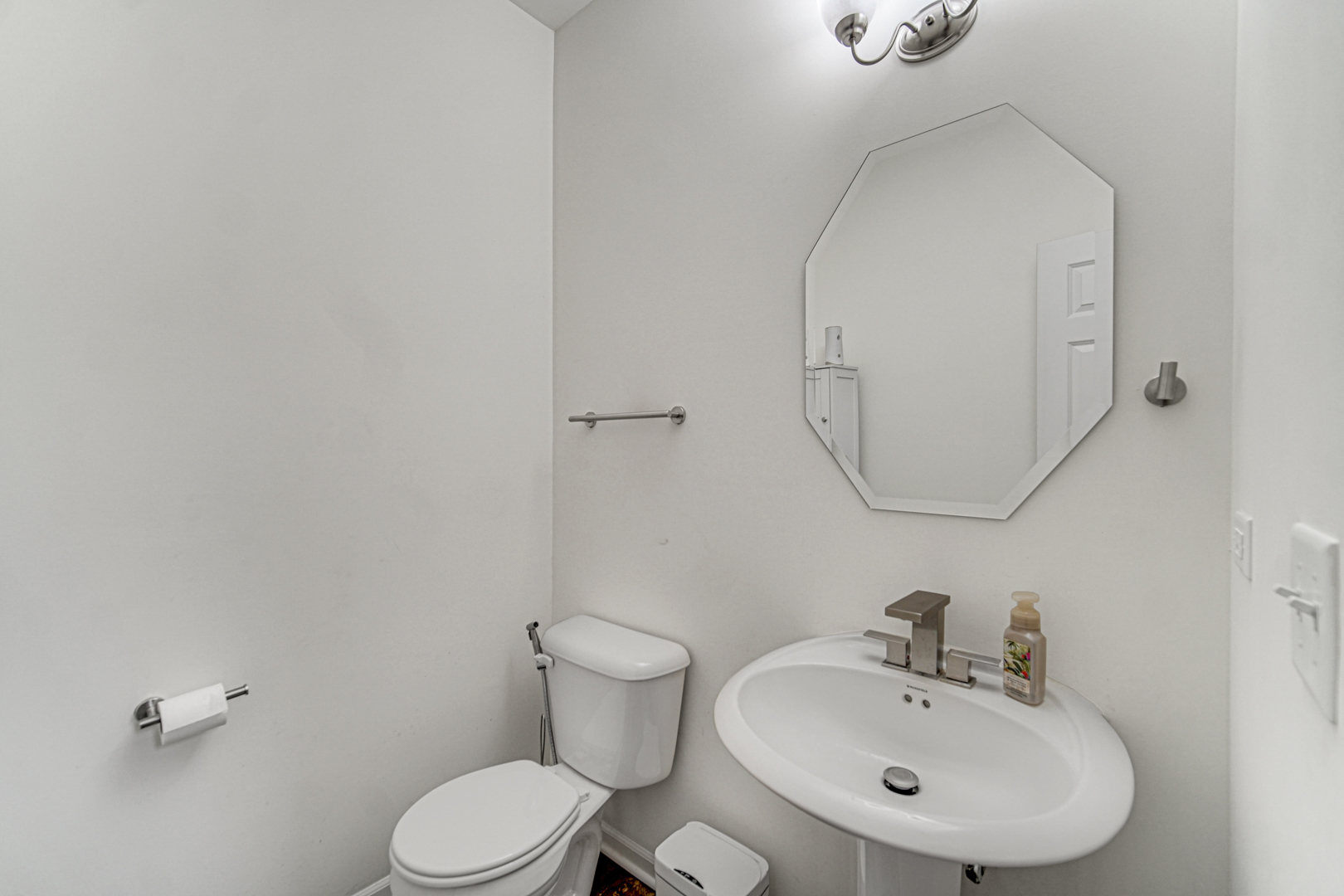 3s528 Cambridge Court Property Photo 10