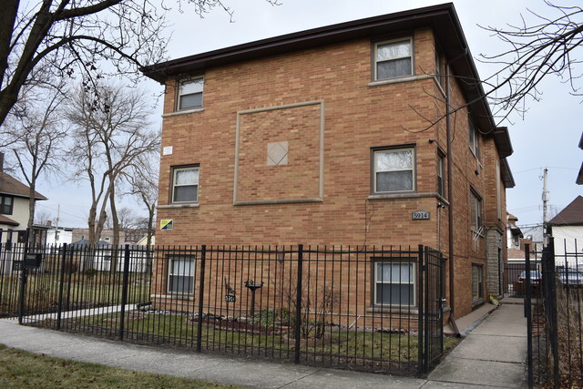 5914 W Huron Street Property Photo 1