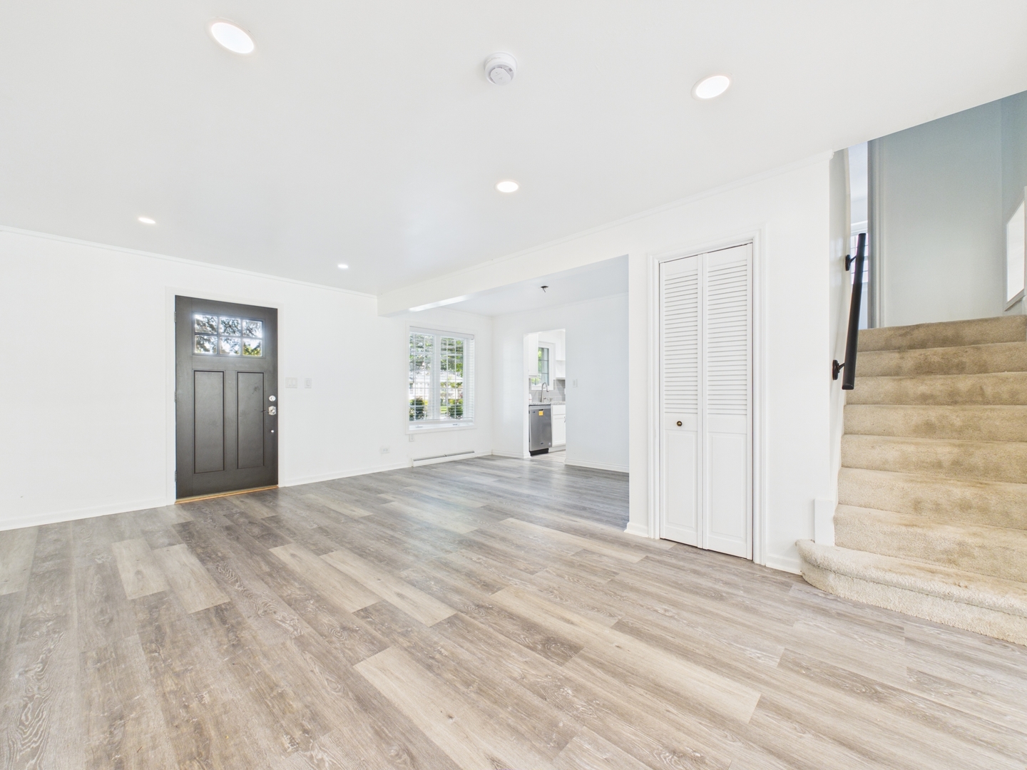 530 S Dryden Place Property Photo 4