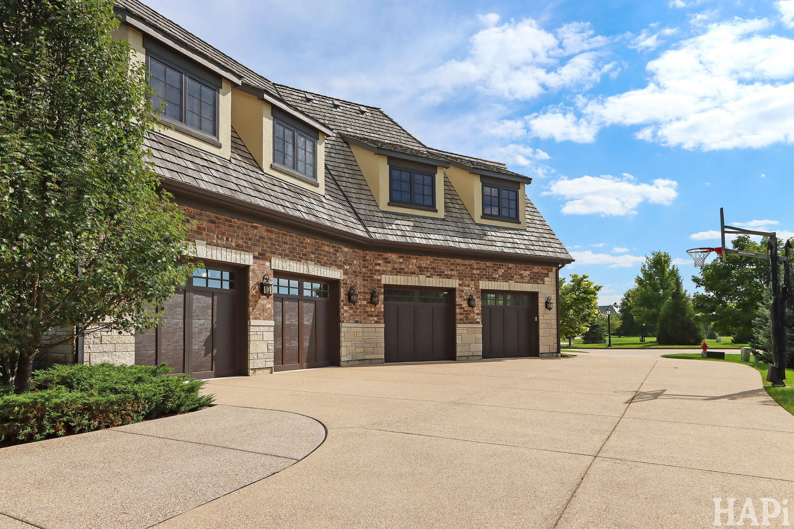 18 Enclave Court Property Photo 4