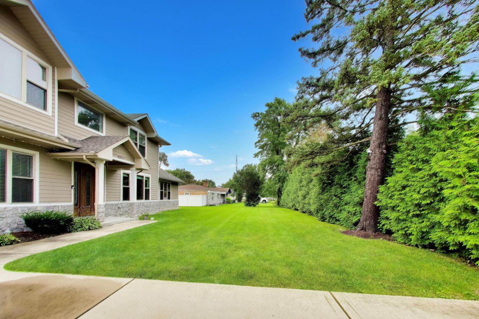2311 N Arlington Heights Road Property Photo 4