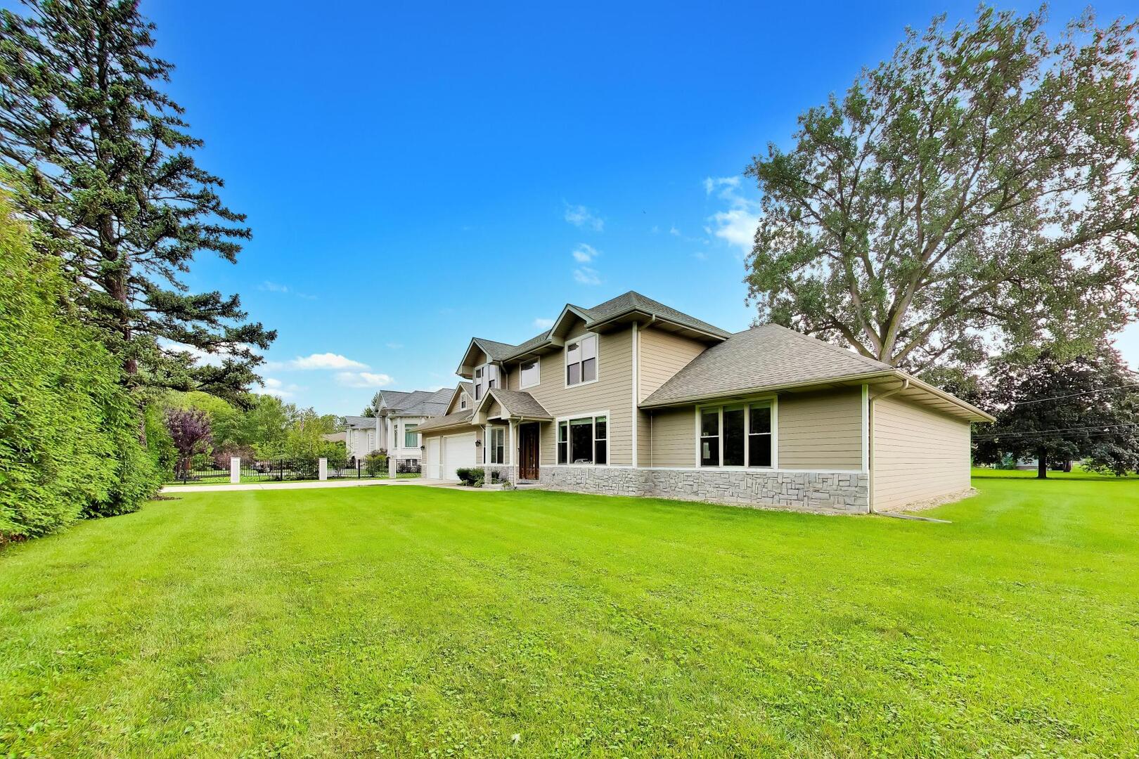 2311 N Arlington Heights Road Property Photo 5