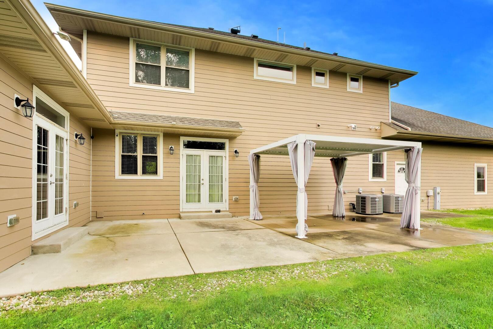 2311 N Arlington Heights Road Property Photo 36