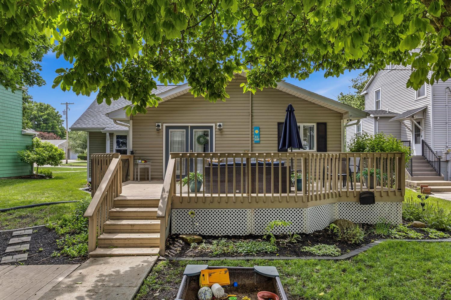 210 E Logan Street Property Photo 5