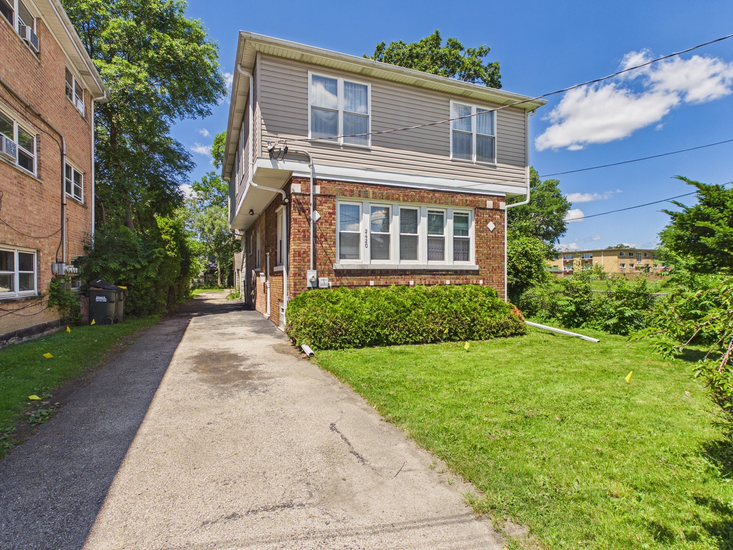 2420 N Thatcher Avenue Property Photo 1