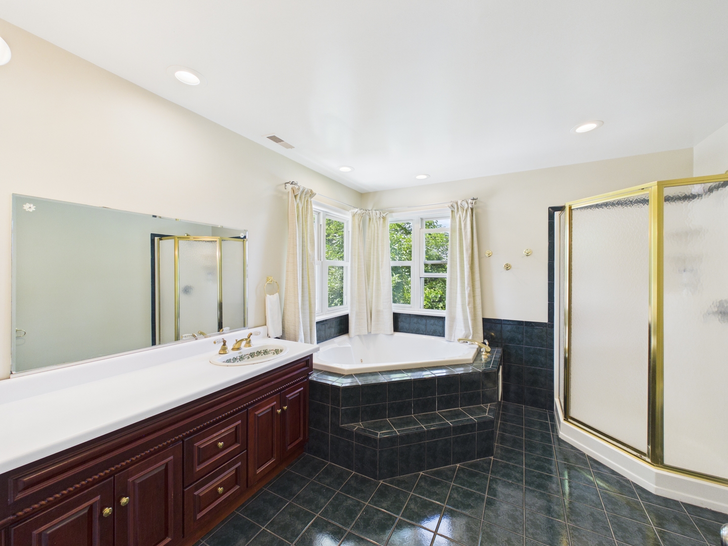 2420 N Thatcher Avenue Property Photo 39