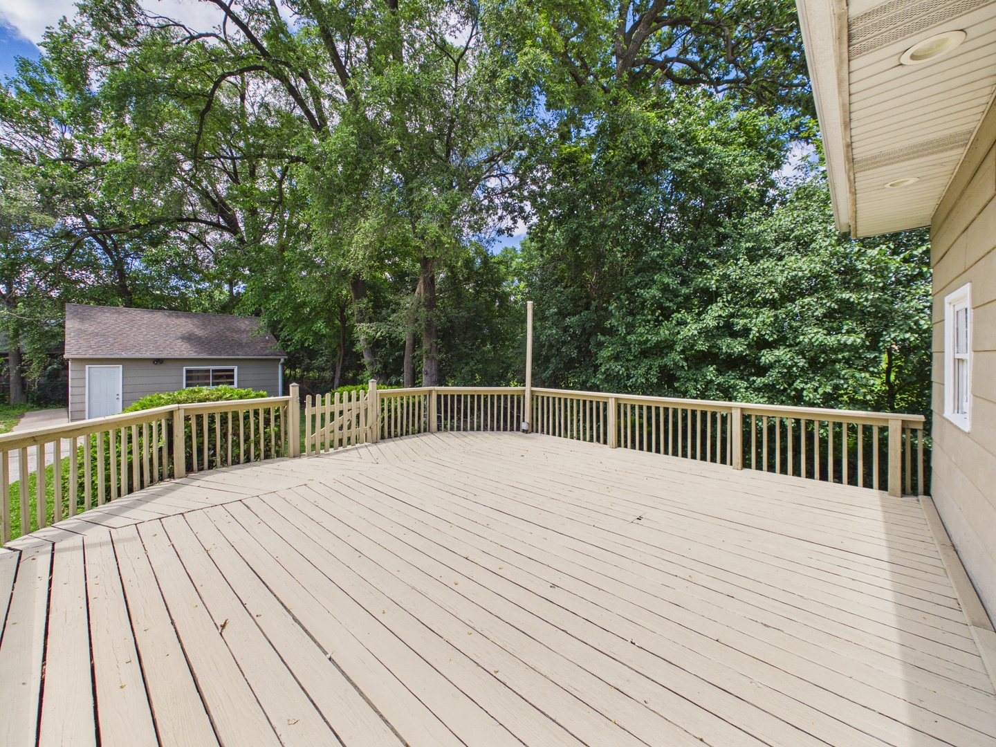 2420 N Thatcher Avenue Property Photo 58