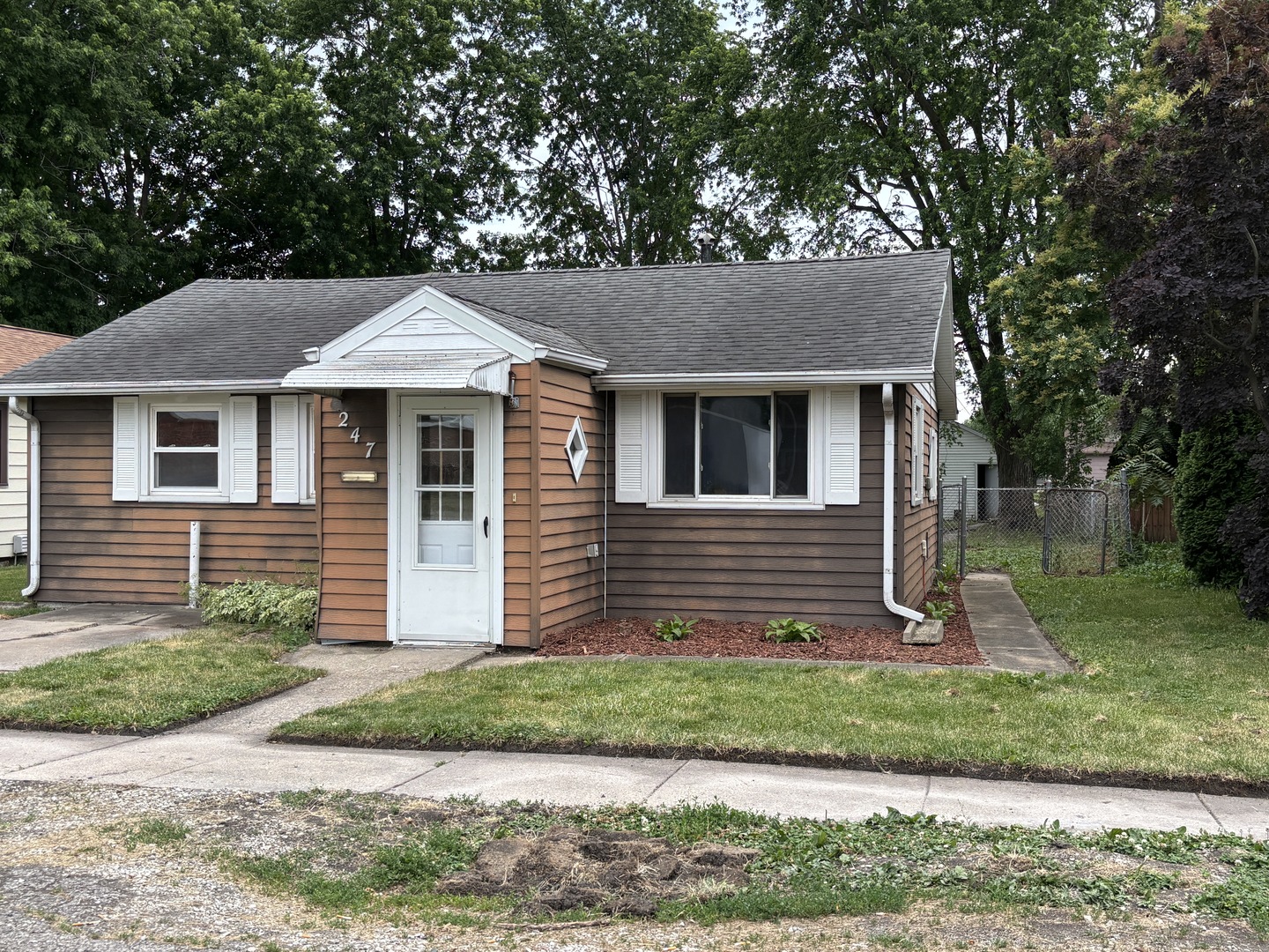 247 E Holmes Street Property Photo 1