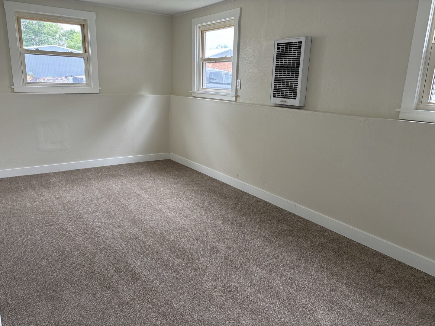 247 E Holmes Street Property Photo 11