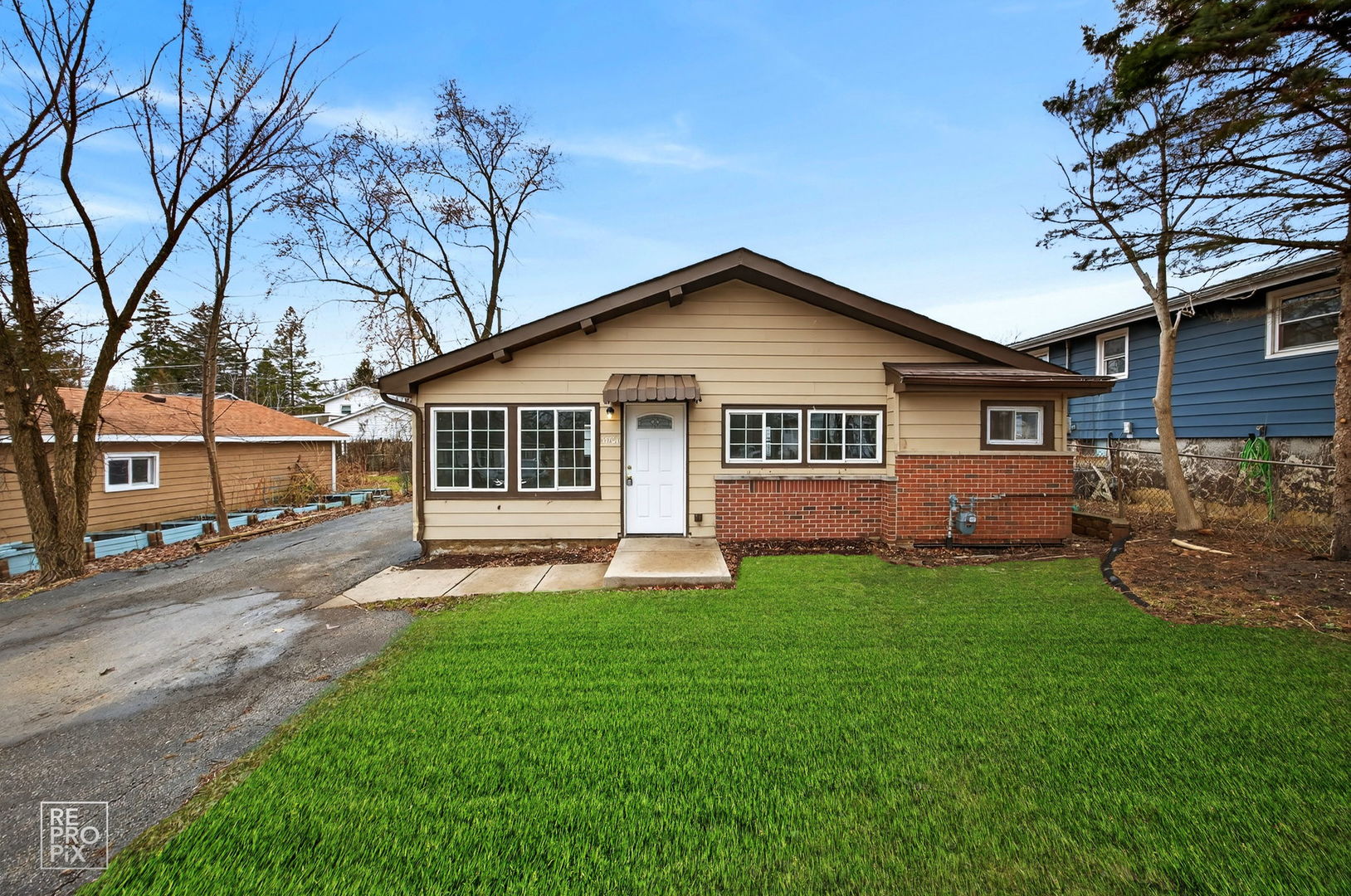 33704 N Oakland Drive Property Photo 1