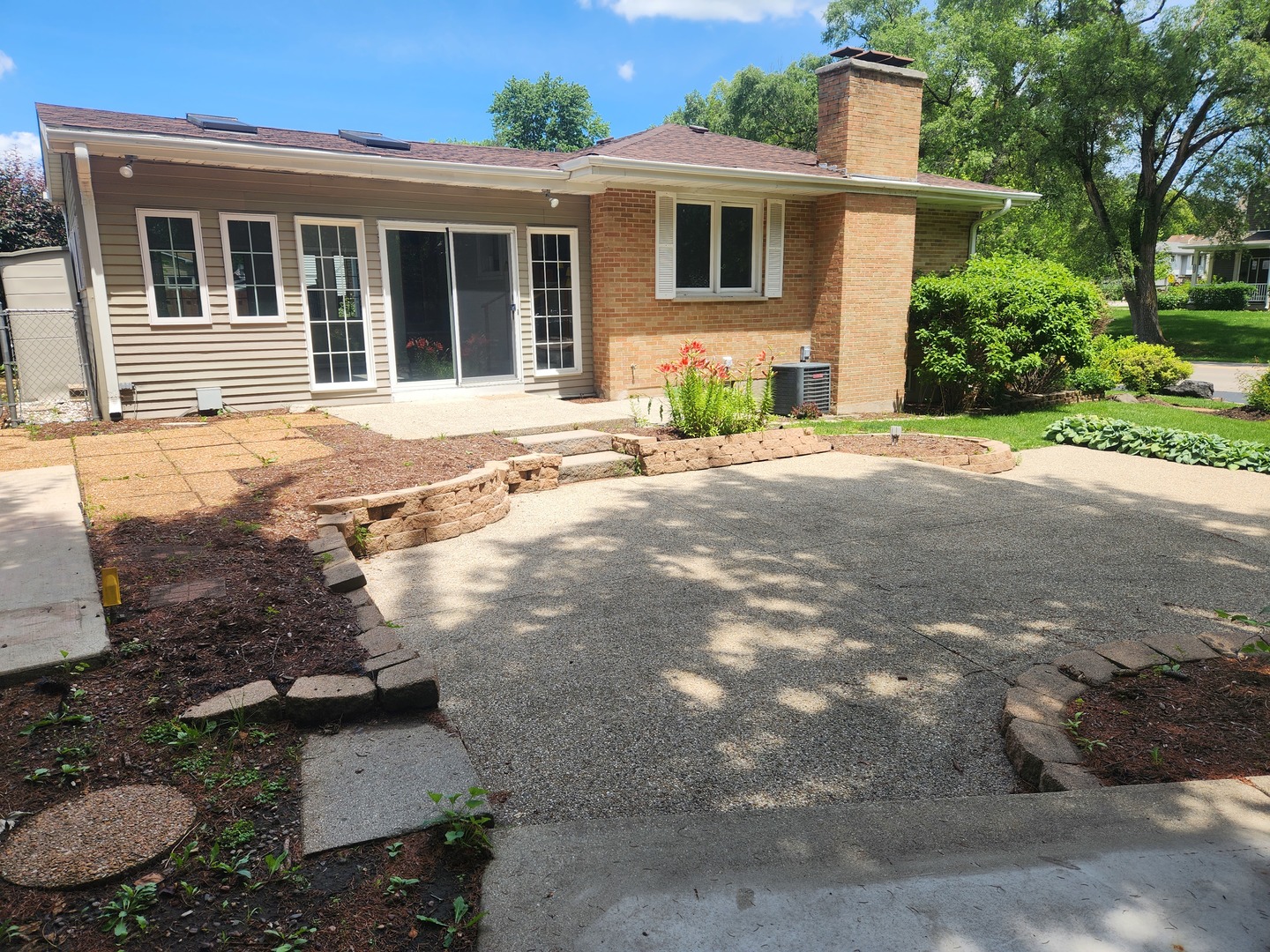 3911 Eastway Drive Property Photo 2