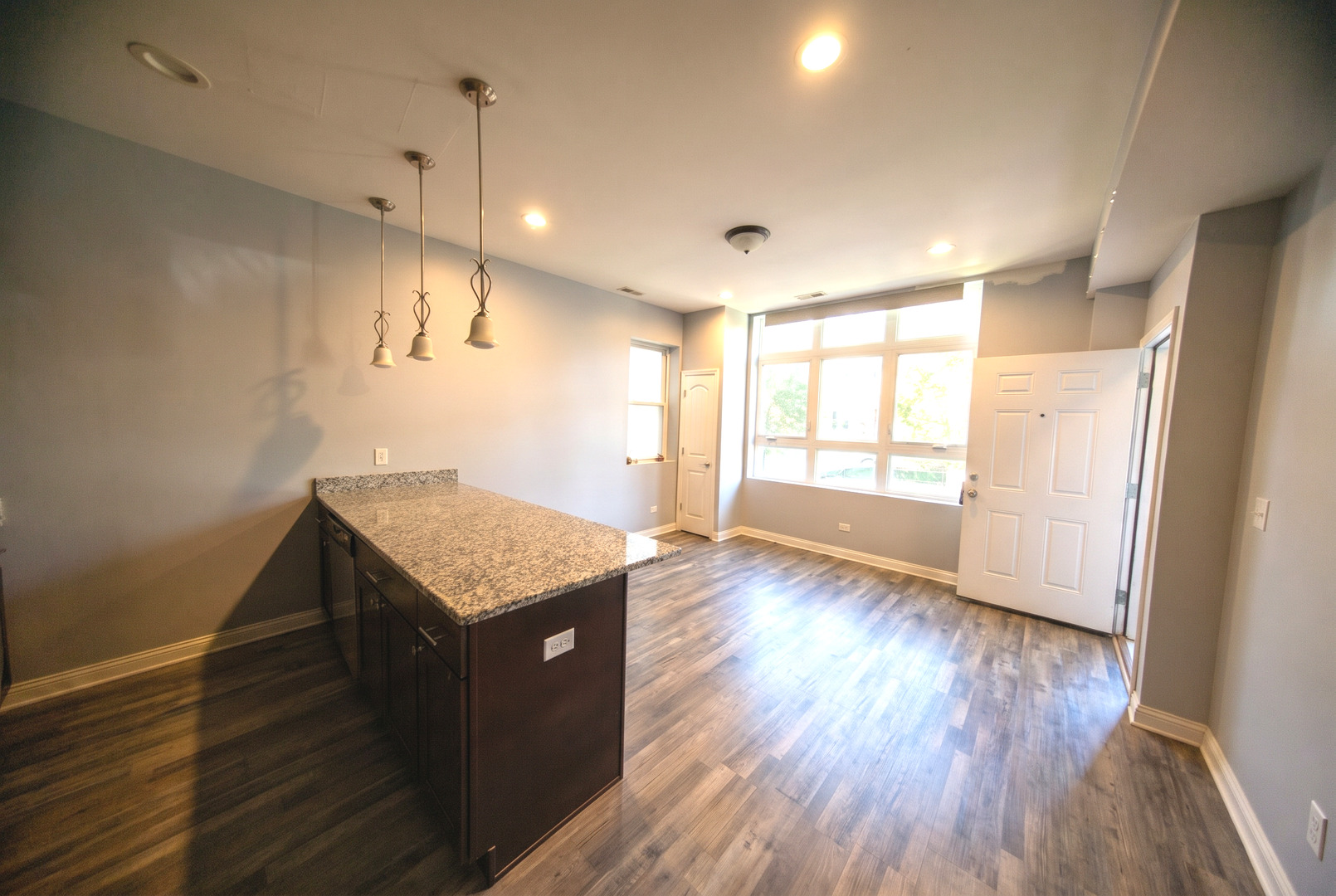 2711 W Polk Street Property Photo 6