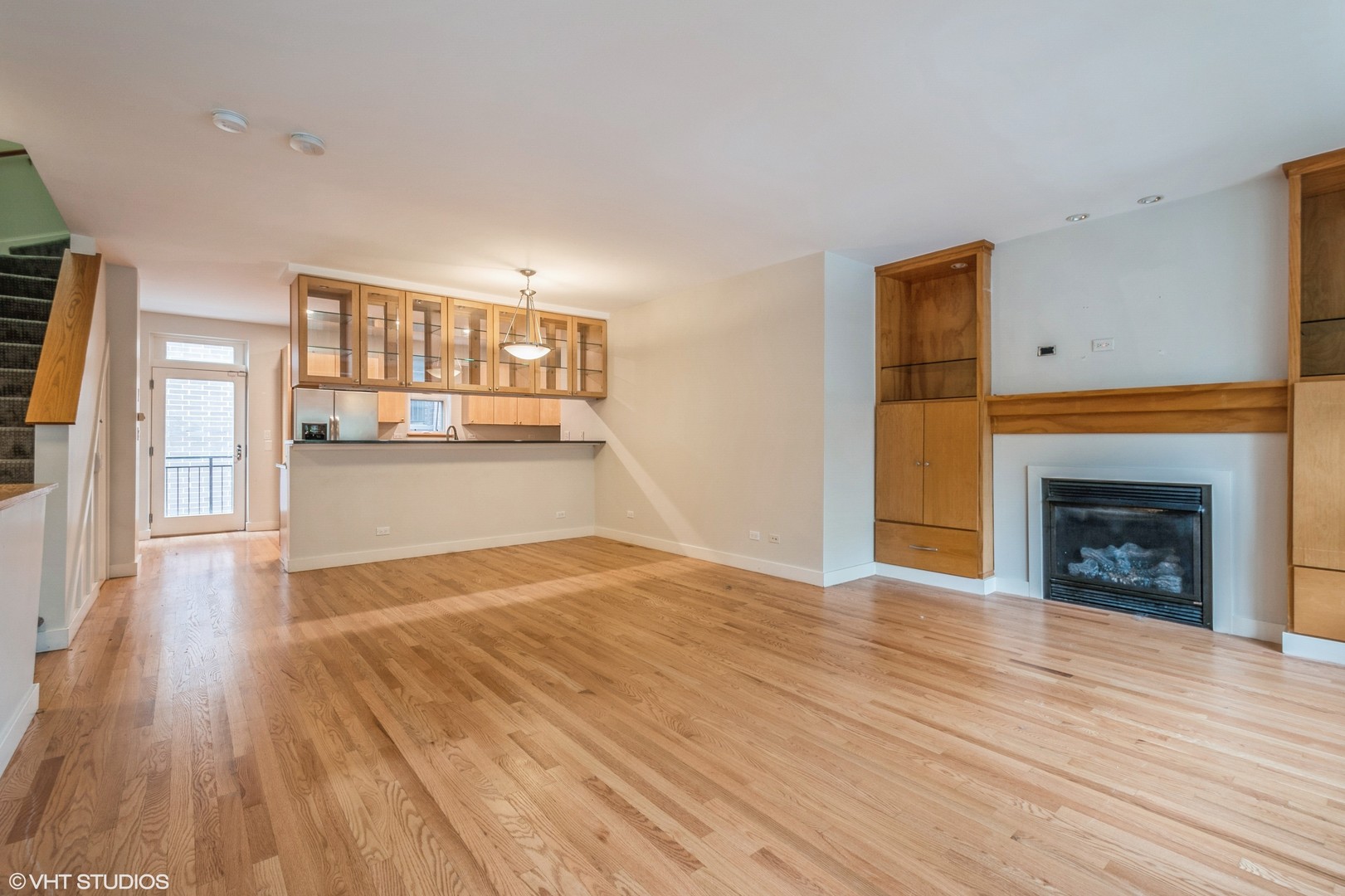 7209 N Oakley Avenue Property Photo 3