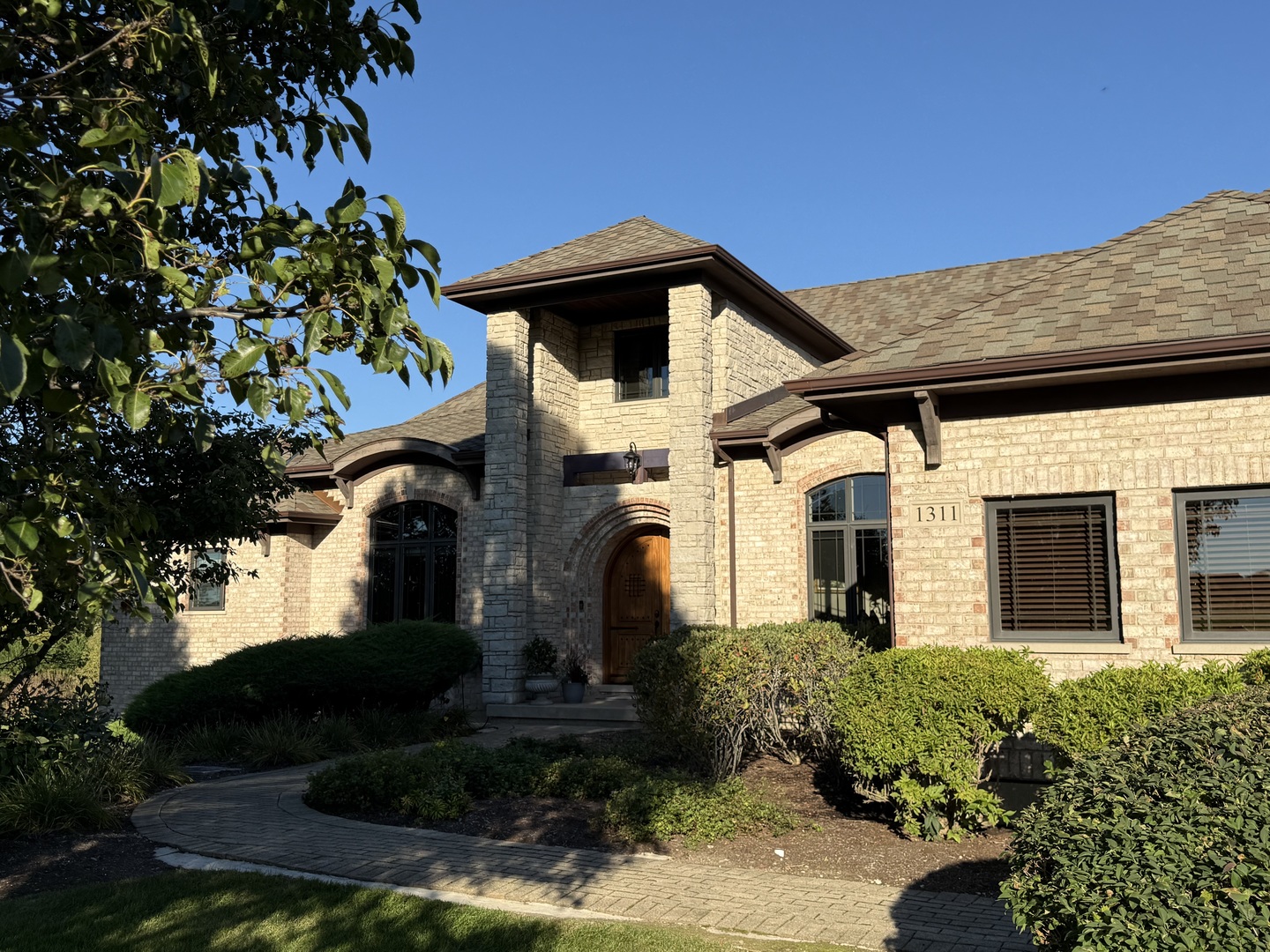 1311 E Longwood Drive Property Photo 1