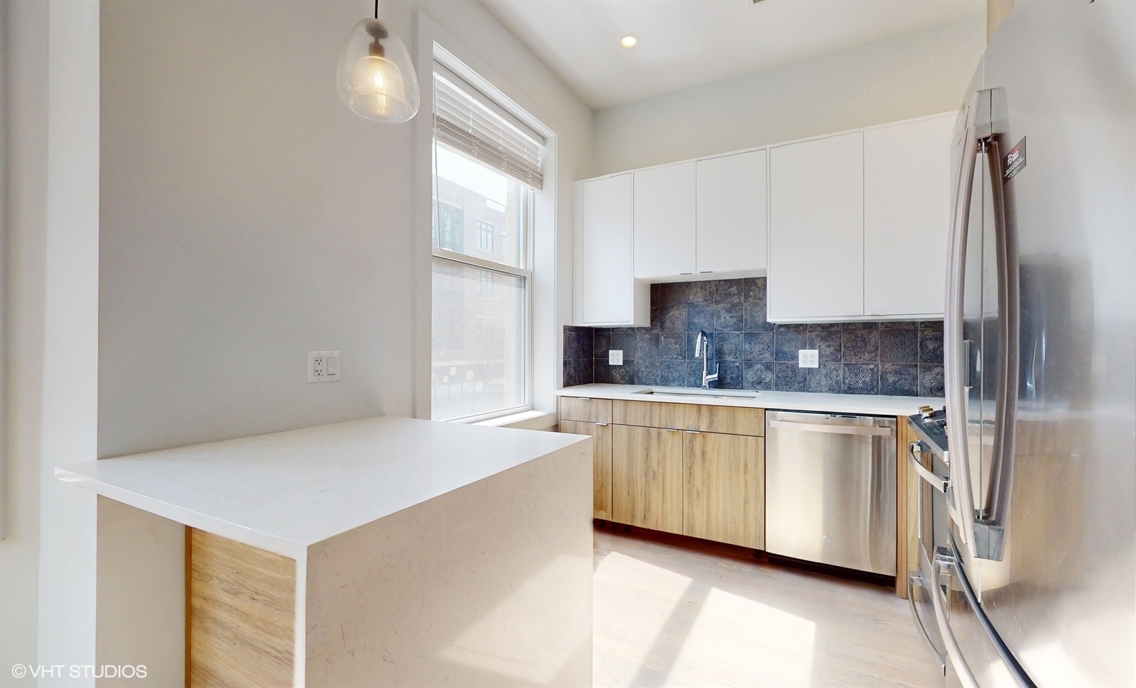 2120 W Belmont Avenue Property Photo 4