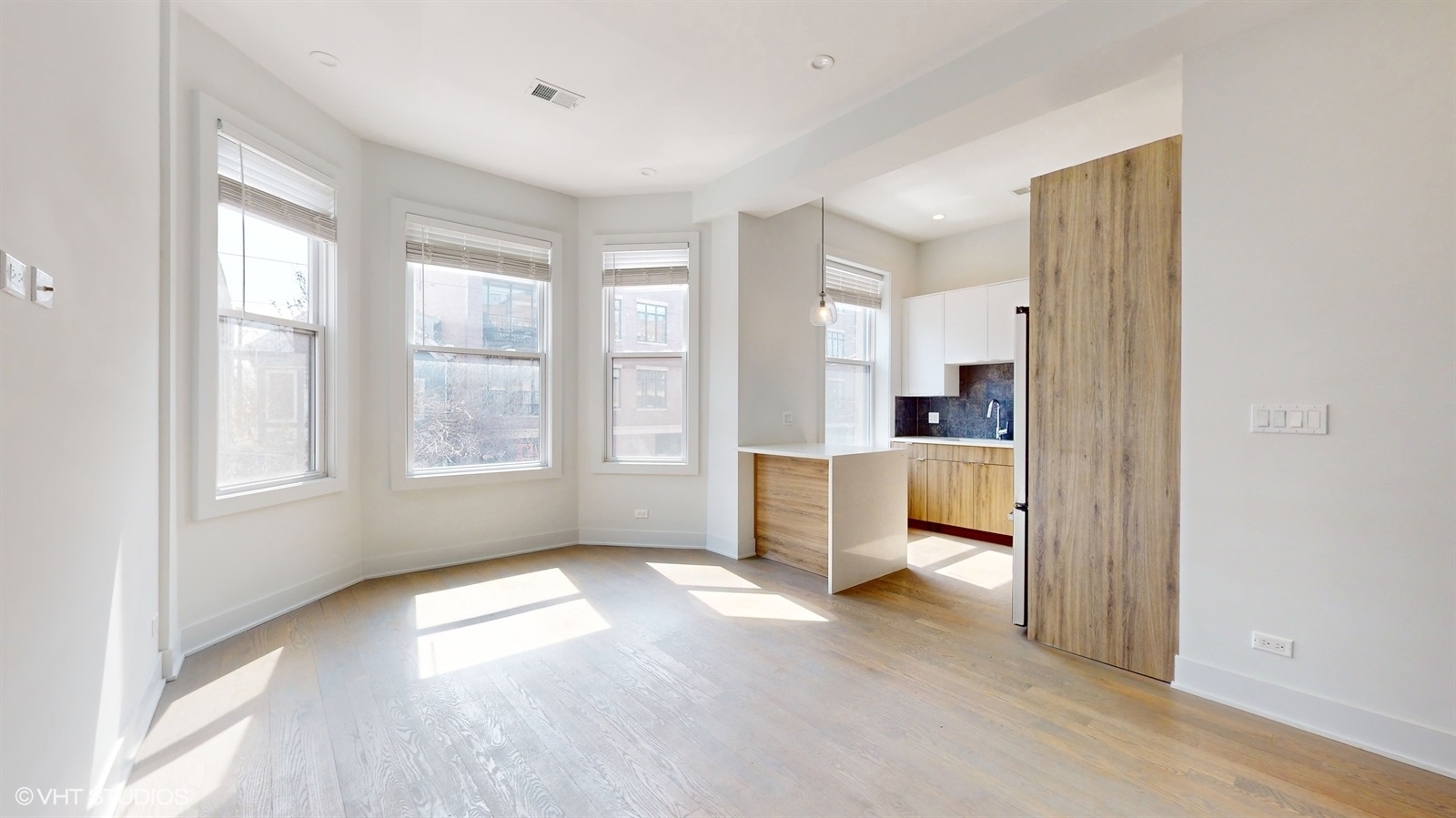 2120 W Belmont Avenue Property Photo 6