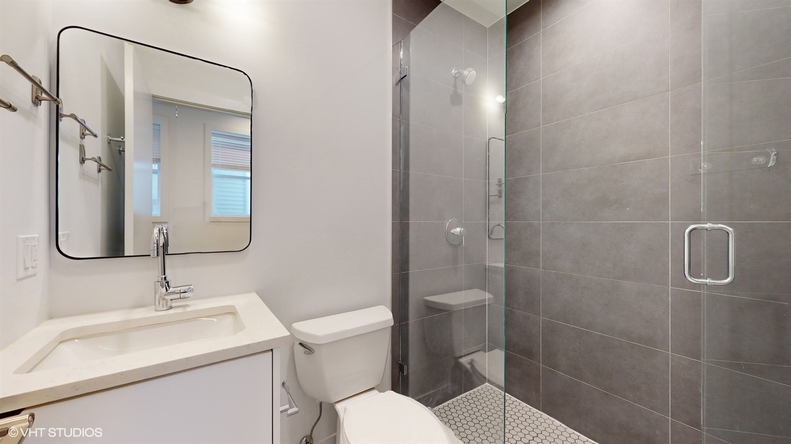 2120 W Belmont Avenue Property Photo 9