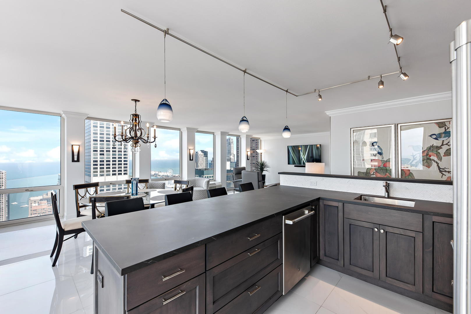 111 E Chestnut Street 53a Property Photo 7