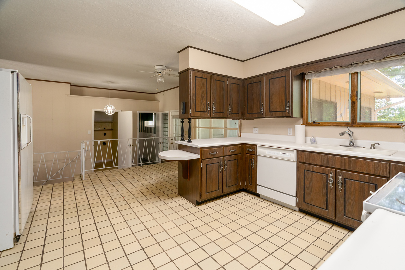 919 W Grand Ave. Street Property Photo 16