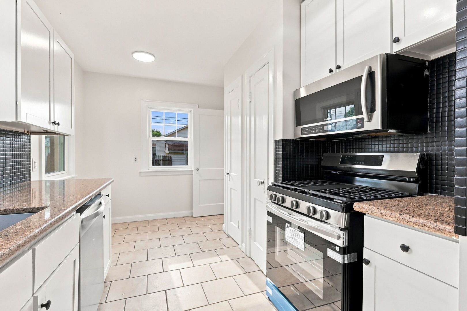 2512 N Howell Street Property Photo 13