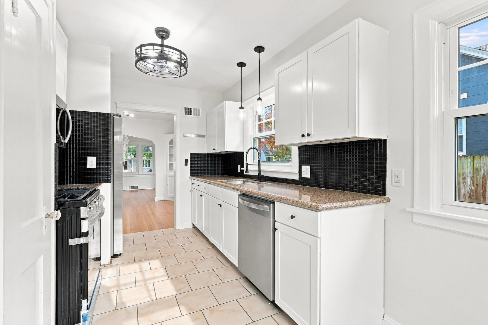 2512 N Howell Street Property Photo 14